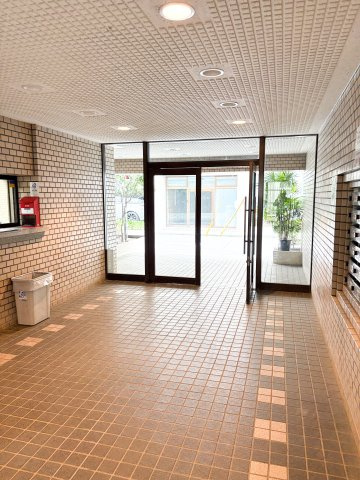 ハイマート門前仲町のエントランス|ハイマート門前仲町：防犯カメラ付きマンションです！