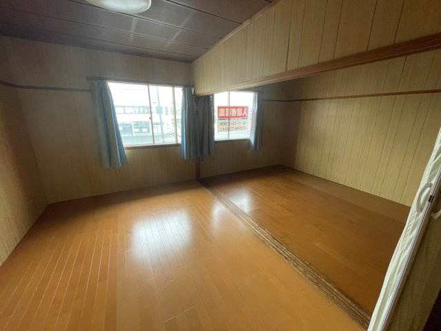 安城市緑町２丁目貸店舗の居間・リビング