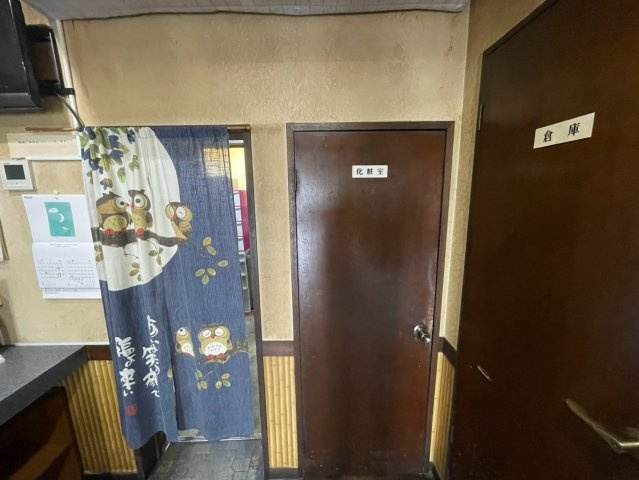 安城市緑町２丁目貸店舗の玄関