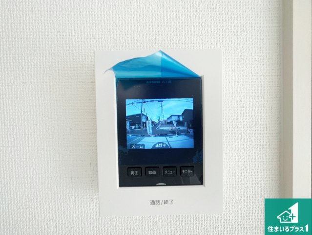明石市貴崎　第1期　新築一戸建ての防犯設備|カラーモニターインターホン！声だけでなく来訪者の姿や顔がモニターで確認できるので、小さなお子様がいらっしゃるご家庭でも安心できます！