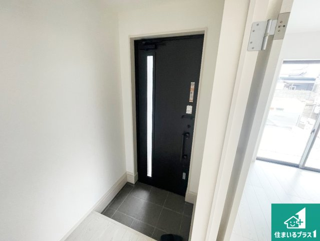 明石市貴崎　第1期　新築一戸建ての玄関|シューズボックスにはたくさんの靴が収納できるので玄関周りはいつもスッキリ！ご家族が増えても安心！