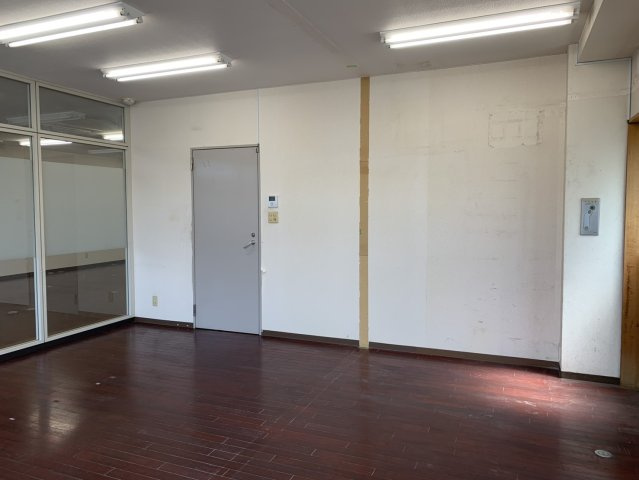 久米川高橋ビルの居間・リビング