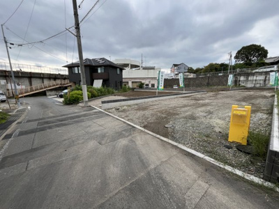 【前面道路含む現地写真】 | 【若松町第2期　現地外観】
※令和８年9月時点