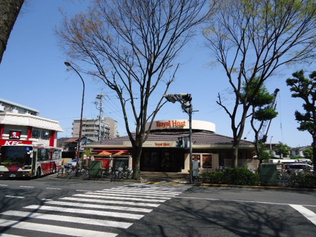 サニーブライトの周辺|ロイヤルホスト善福寺店まで698ｍ