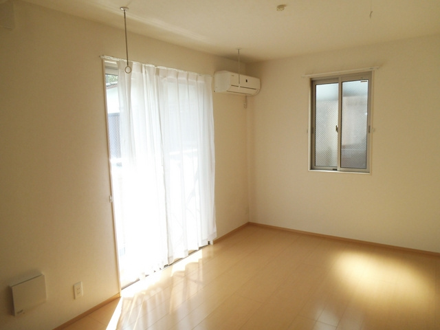 ラ・カーサ・ミーアの居間・リビング|二面採光でとても明るいお部屋です。