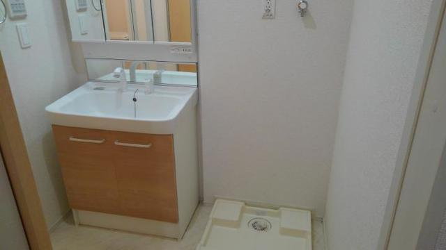 調布市布田５丁目のアパートの洗面所