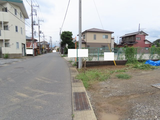 坂戸市泉町新築戸建　の前面道路含む現地写真