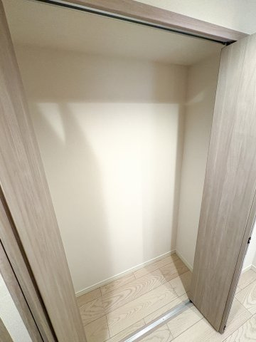 音羽サンハイツの収納|音羽サンハイツ：廊下に便利な収納スペースがあります！