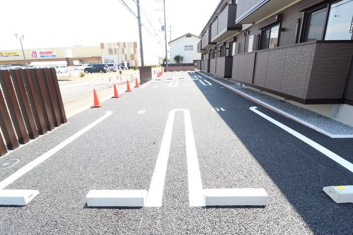 アヴェールの駐車場