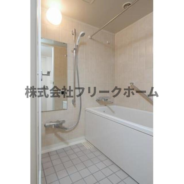 武蔵野市中町３丁目の賃貸マンションの浴室
