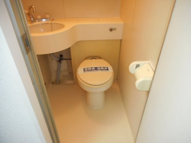 ライオンズマンション新宿第2のトイレ|ゆったりとした空間のトイレです