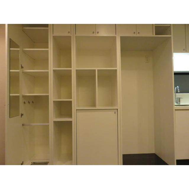 プライマル新宿若松町の内装|明るい室内です
