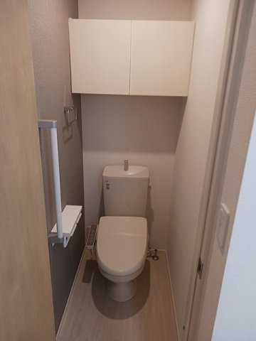 トレスト府中のトイレ|落ち着いた色調のトイレです