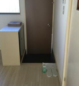 大野ハイツの玄関