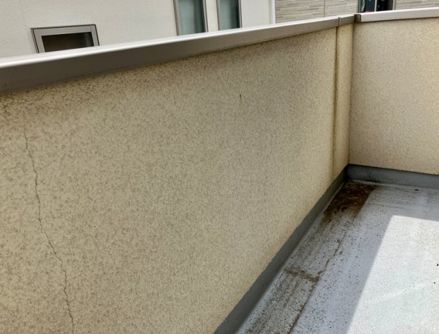新町戸建のバルコニー|外からの目が気にならないバルコニーで洗濯物が干せます
