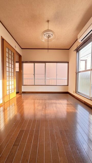 保塚町貸家の居間・リビング