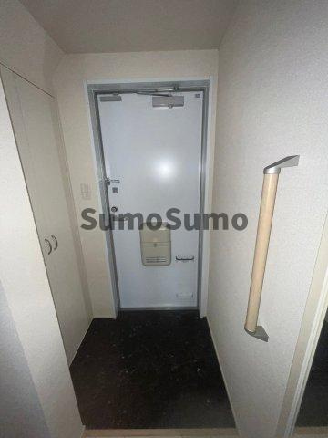 クレイノリラの玄関