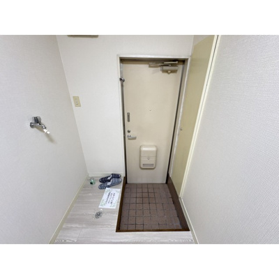 【玄関】 | くれよんハウス | 収納もある玄関です