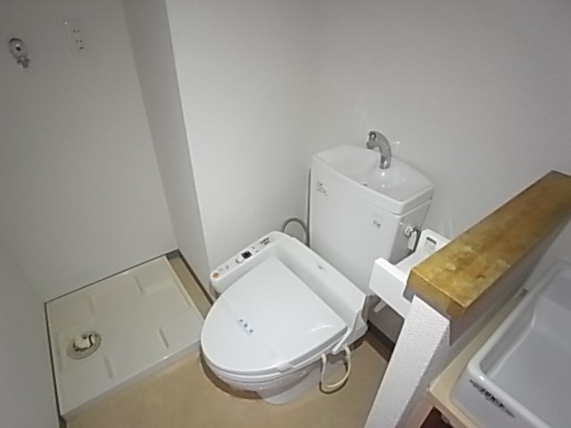 ルナコート塚本のトイレ|ゆったりとした空間のトイレです