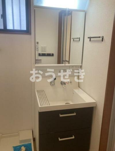 戸塚区汲沢３丁目戸建の洗面所
