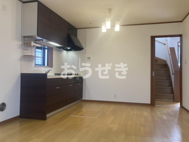 戸塚区汲沢３丁目戸建の居間・リビング