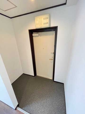 大阪市中央区瓦屋町２丁目の賃貸マンションの玄関