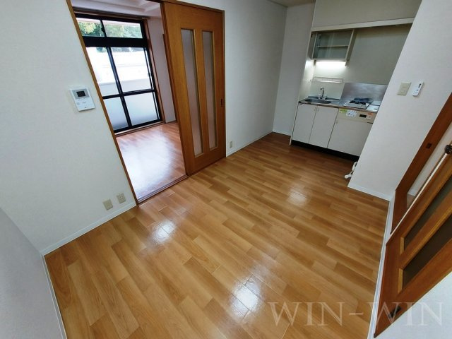 スカイウィング草間の居間・リビング|イメージ（同建物内別部屋の写真です）