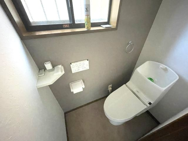 高島市新旭町藁園中古戸建のトイレ