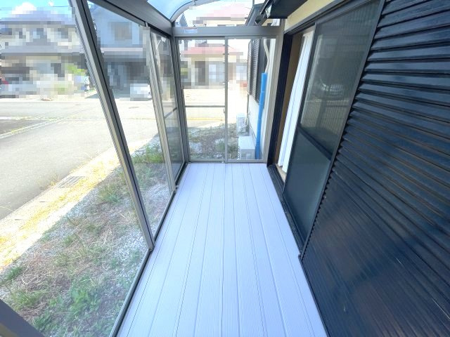 高島市新旭町藁園中古戸建の設備|サンルーム