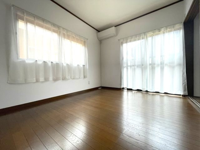 高島市新旭町藁園中古戸建の洋室