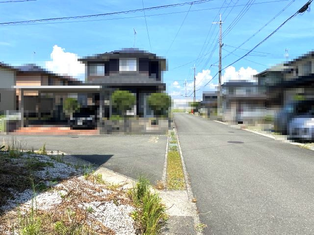 高島市新旭町藁園中古戸建の前面道路含む現地写真