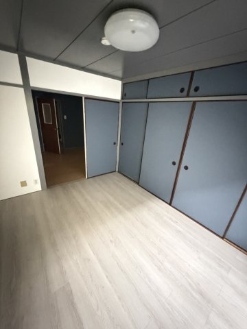 シャトレーゼ三宮の洋室