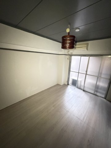 シャトレーゼ三宮の洋室