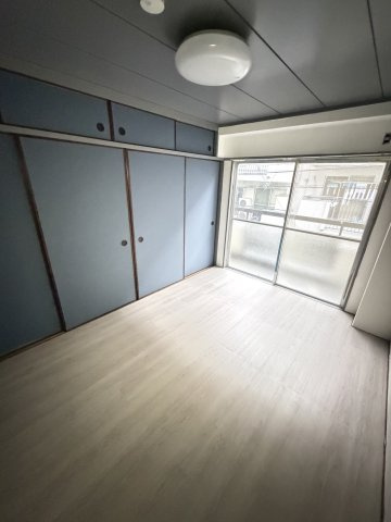 シャトレーゼ三宮の洋室