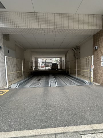 グランフォーレ箱崎アネックスの駐車場