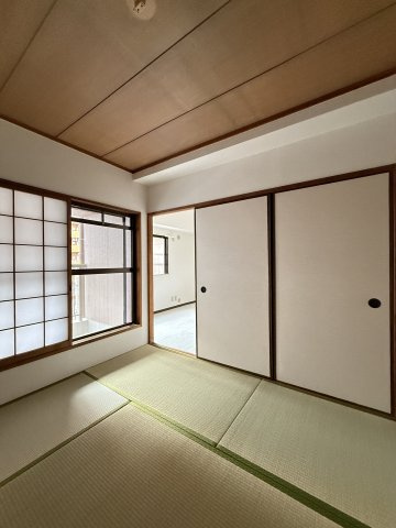 ハイム大手前の和室