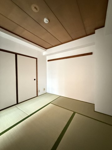 大阪市中央区南新町２丁目の賃貸マンションの和室