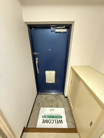 大阪市中央区南新町２丁目の賃貸マンションの玄関