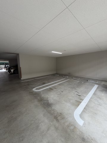 ウェスト宮ノ下の駐車場