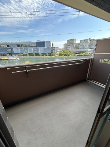 ＣａｎａｌＣｏｕｒｔＫＯＢＥのバルコニー