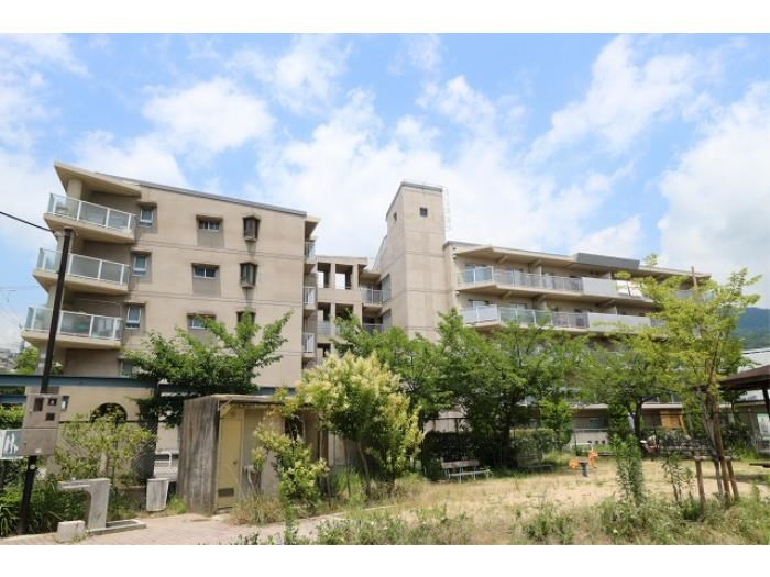 フレール芦屋朝日ヶ丘 7号棟の外観