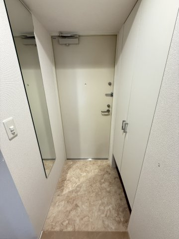 セレニテ谷町四丁目アリエの玄関