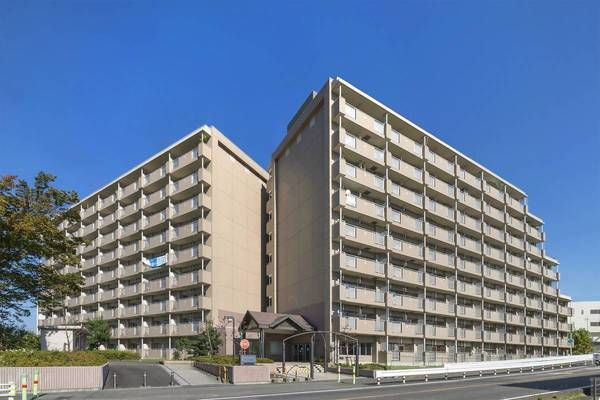 ビレッジハウス京ヶ峰タワー１号棟の外観