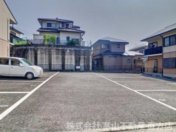 北九州市八幡西区馬場山西のアパートの駐車場