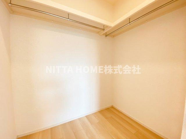 イリアの収納|洋室についているウォークインクローゼットです＊