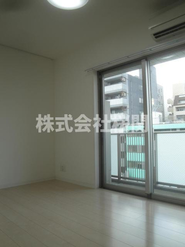 ミオカステーロ横濱吉野町ステーションフロントの居間・リビング