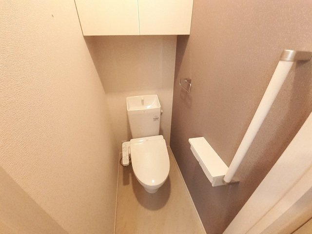 レジデンス　プリュⅨのトイレ|ゆったりとした空間のトイレです