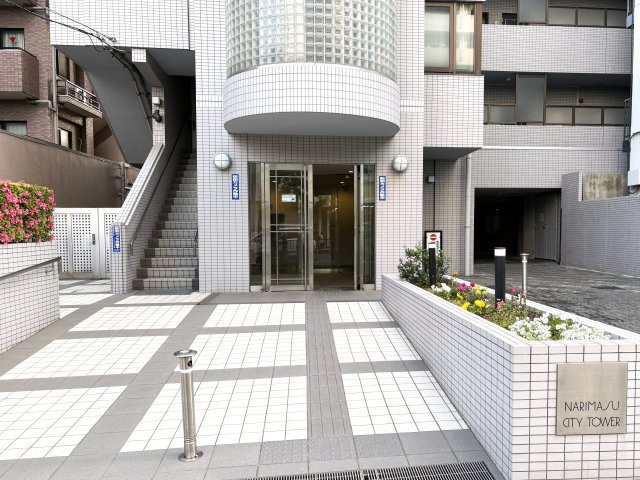 成増シティタワーのエントランス|「地下鉄成増」駅徒歩２分！耐震基準適合マンション、成増シティタワーは即日現地案内可能となっておりますので、お気軽にお問い合わせください！