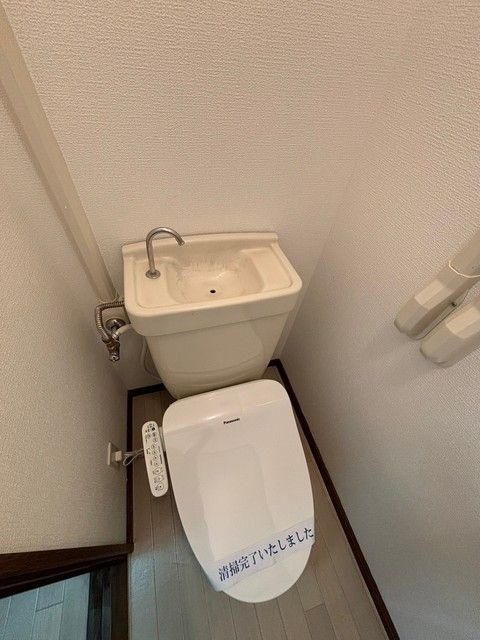 ジュネパレス流山第03のトイレ|落ち着いた色調のトイレです