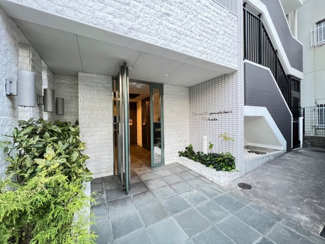ジュネーゼ京町堀パークサイドのエントランス